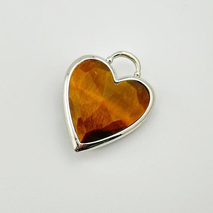 Кулон сердце с натуральным тигровым глазом размер 20*24мм цвет серебро